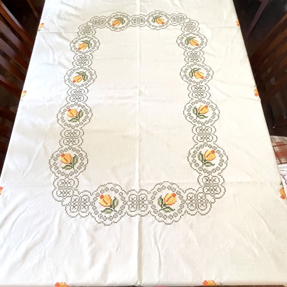 Vintage Embroidered Cross Stitched Tablecloth Tulip Flower Design 50 x 66 - Picture 1 of 10